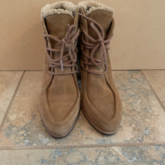 Uggs lace up heeled boots - Picture 2 of 4